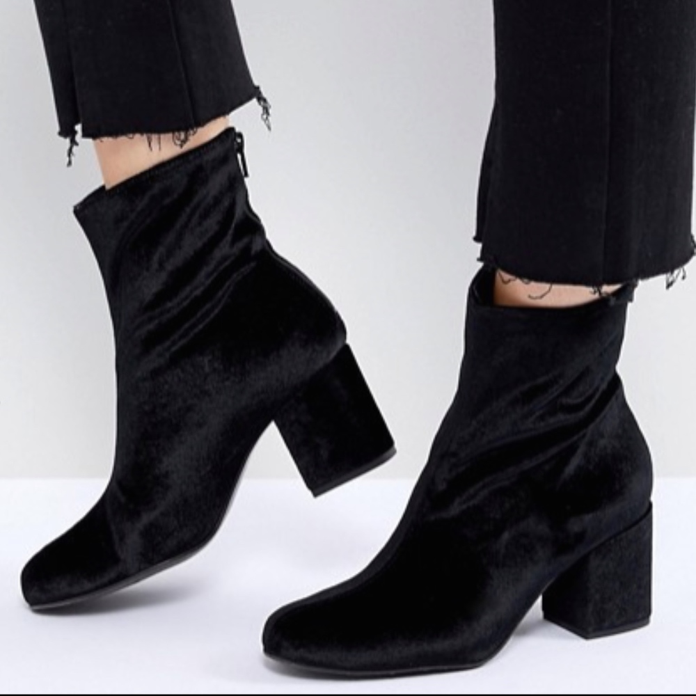 FREE PEOPLE Cecile Velvet Ankle Boot MSRP $168